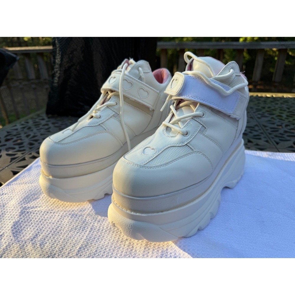 Dolls Kill Sugar Thrillz White Fairywalker Platform Sneakers Size 9 Heart EUC